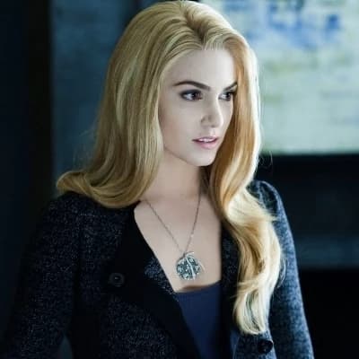 Rosalie Hale | Lesbian route thumbnail