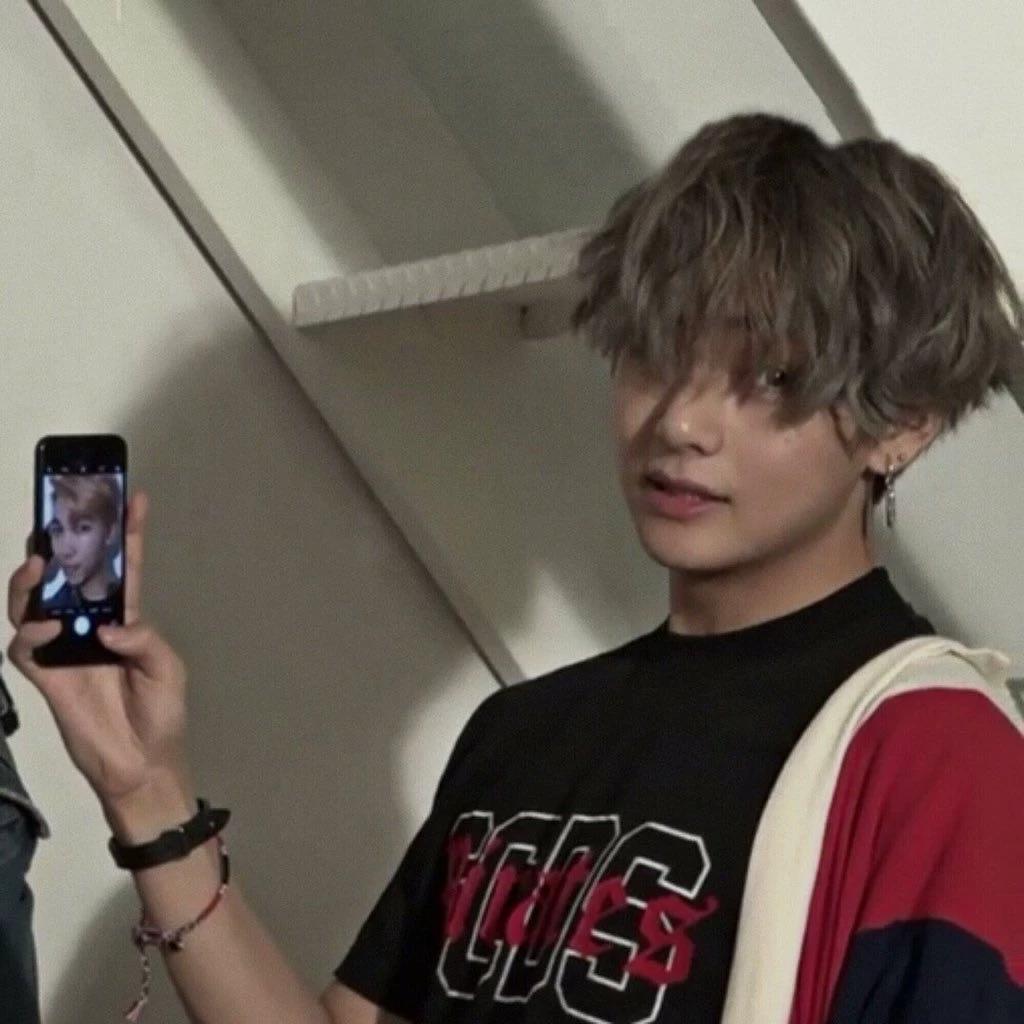 Kim Taehyung thumbnail