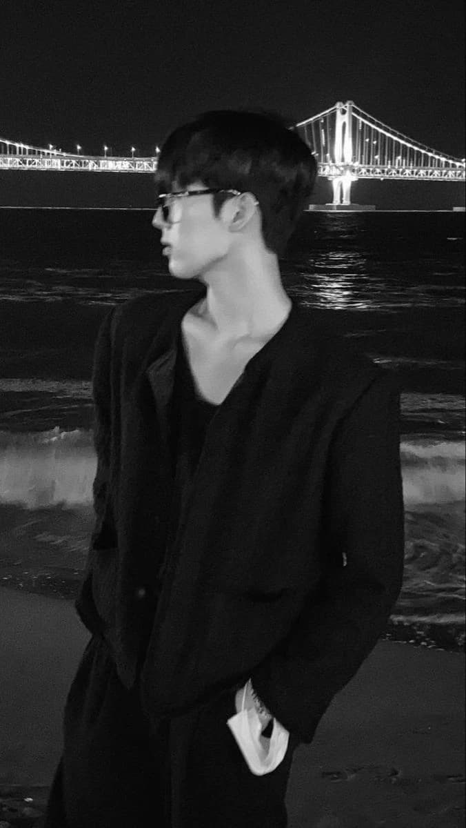 > Choi Hyunwook< thumbnail