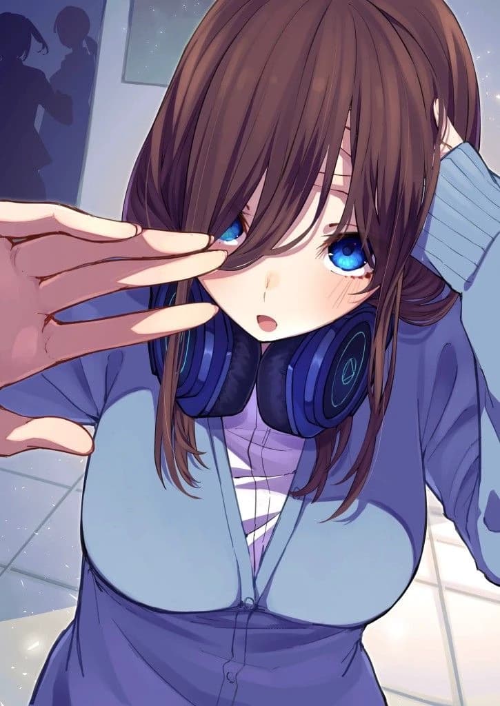 Miku Nakano 💙🎧 — Girlfriend thumbnail