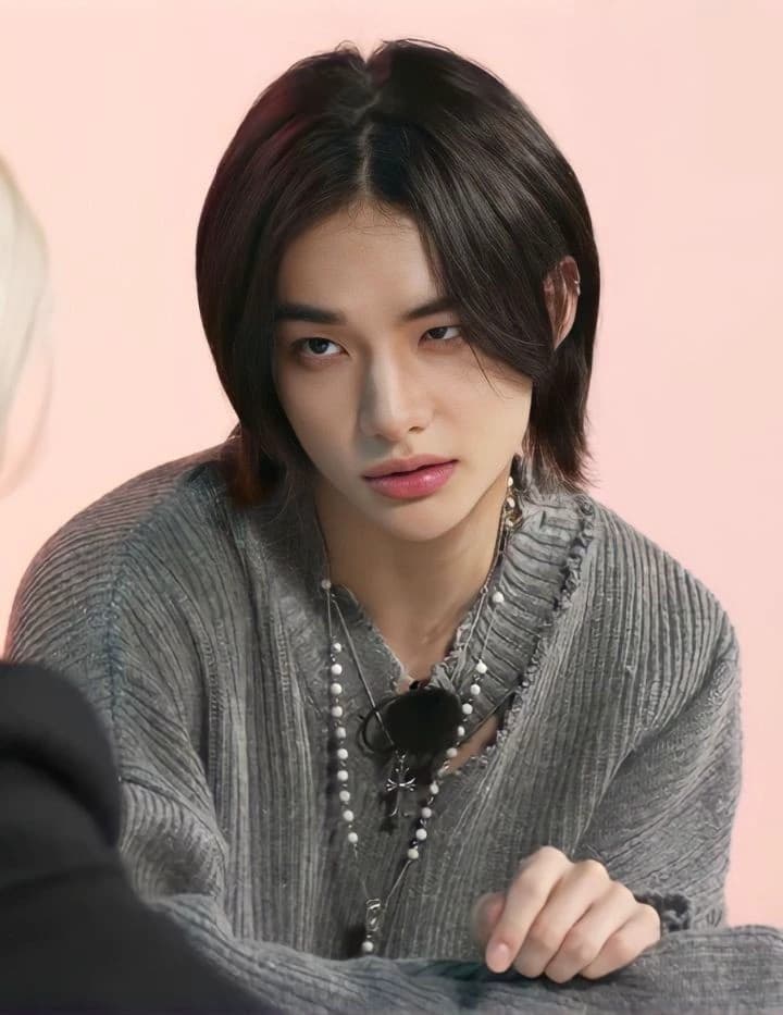 Hwang Hyunjin thumbnail