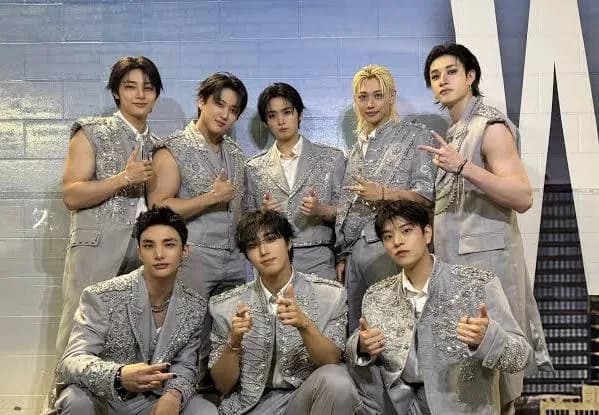 Stray kids thumbnail