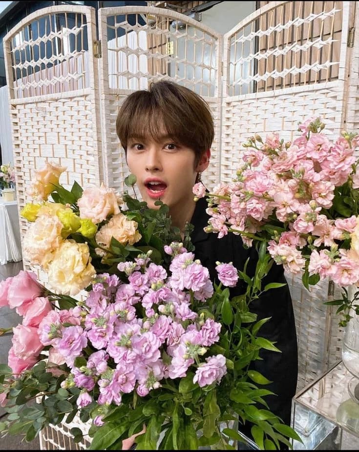 Lee know thumbnail
