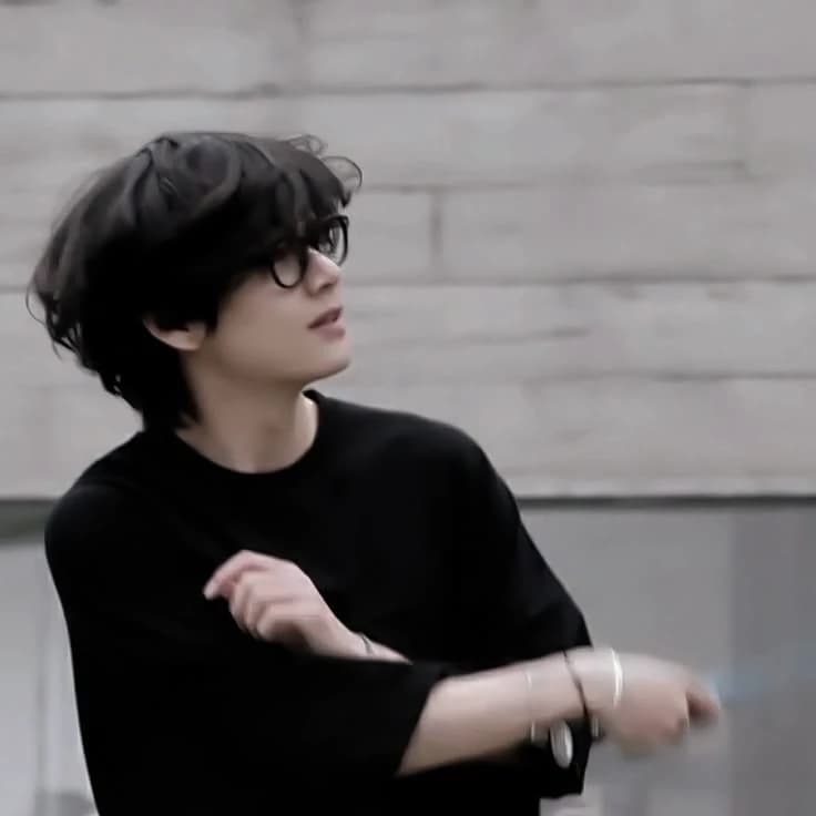 Kim Taehyung thumbnail