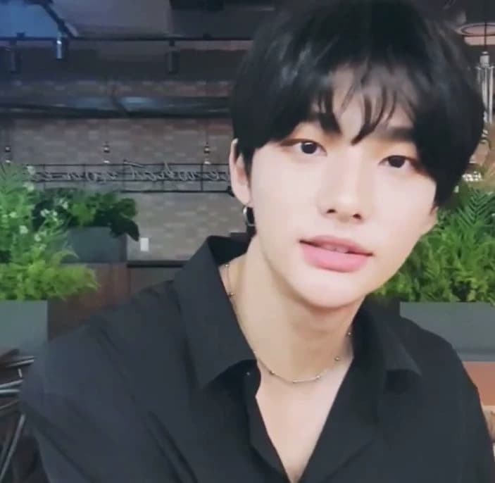 Hwang Hyunjin thumbnail