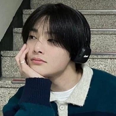jeongin thumbnail