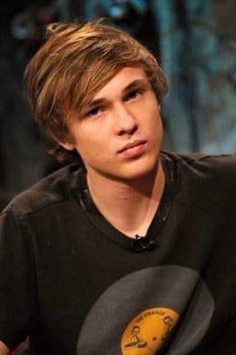 Peter Pevensie thumbnail