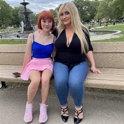 Anna and Kim thumbnail