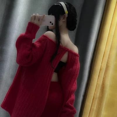 Yor Briar - She Loves You thumbnail