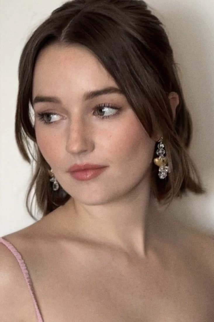 Kaitlyn Dever thumbnail