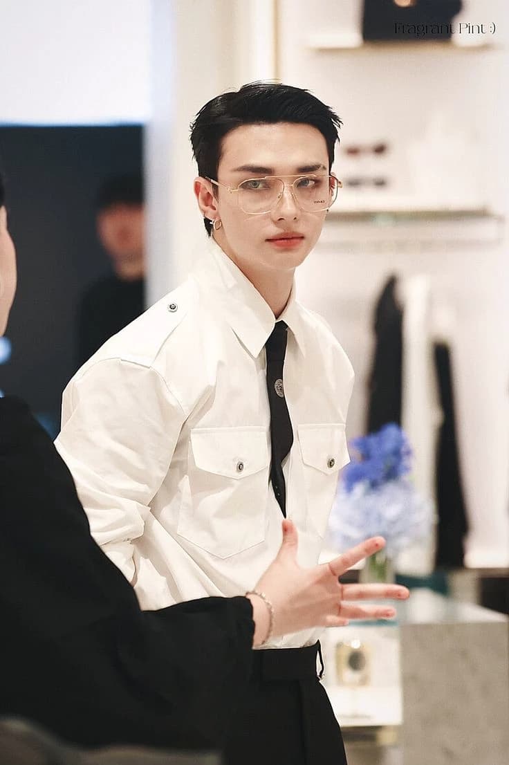 Hwang hyunjin thumbnail