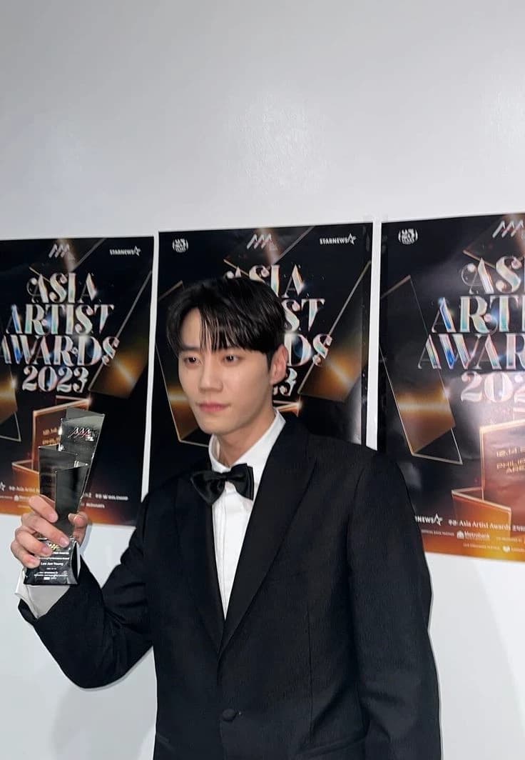 Lee Jun Young thumbnail