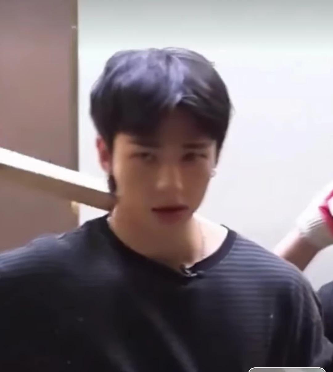 Hwang Hyunjin thumbnail