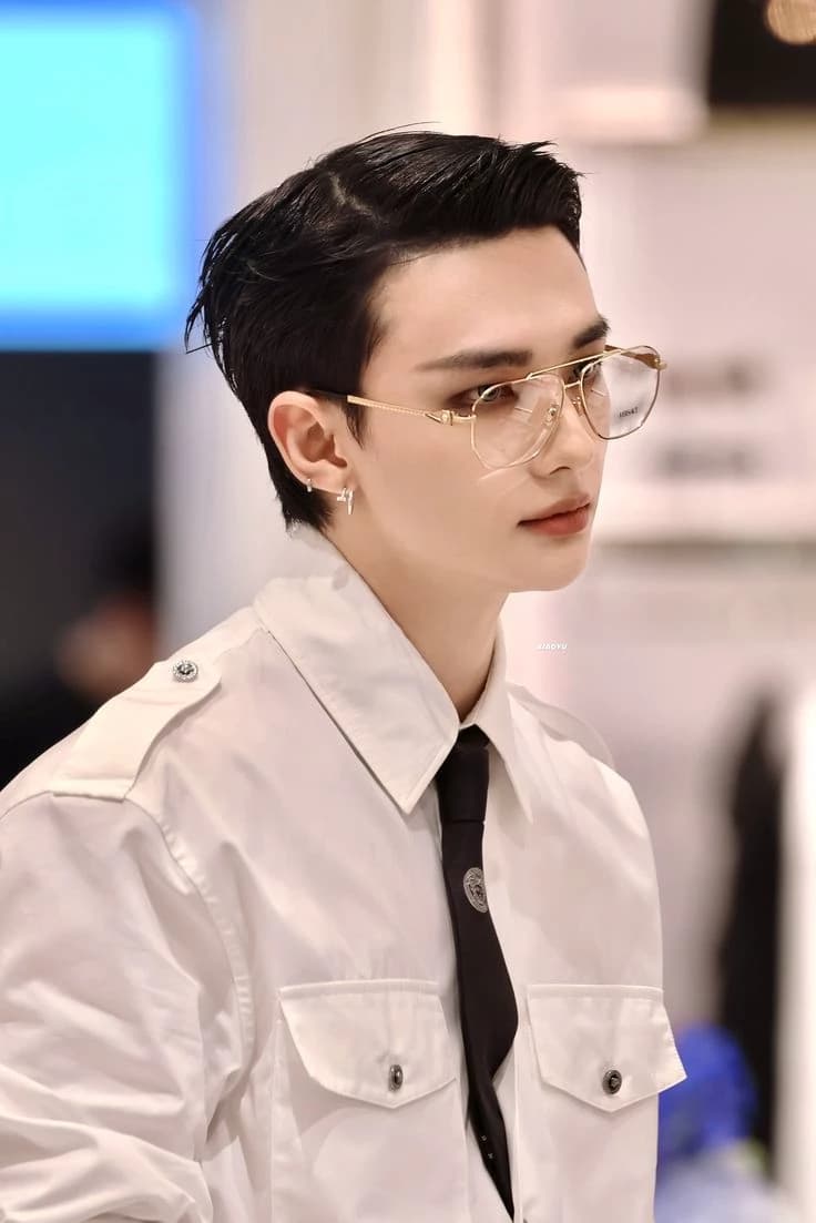 Hwang Hyunjin. thumbnail