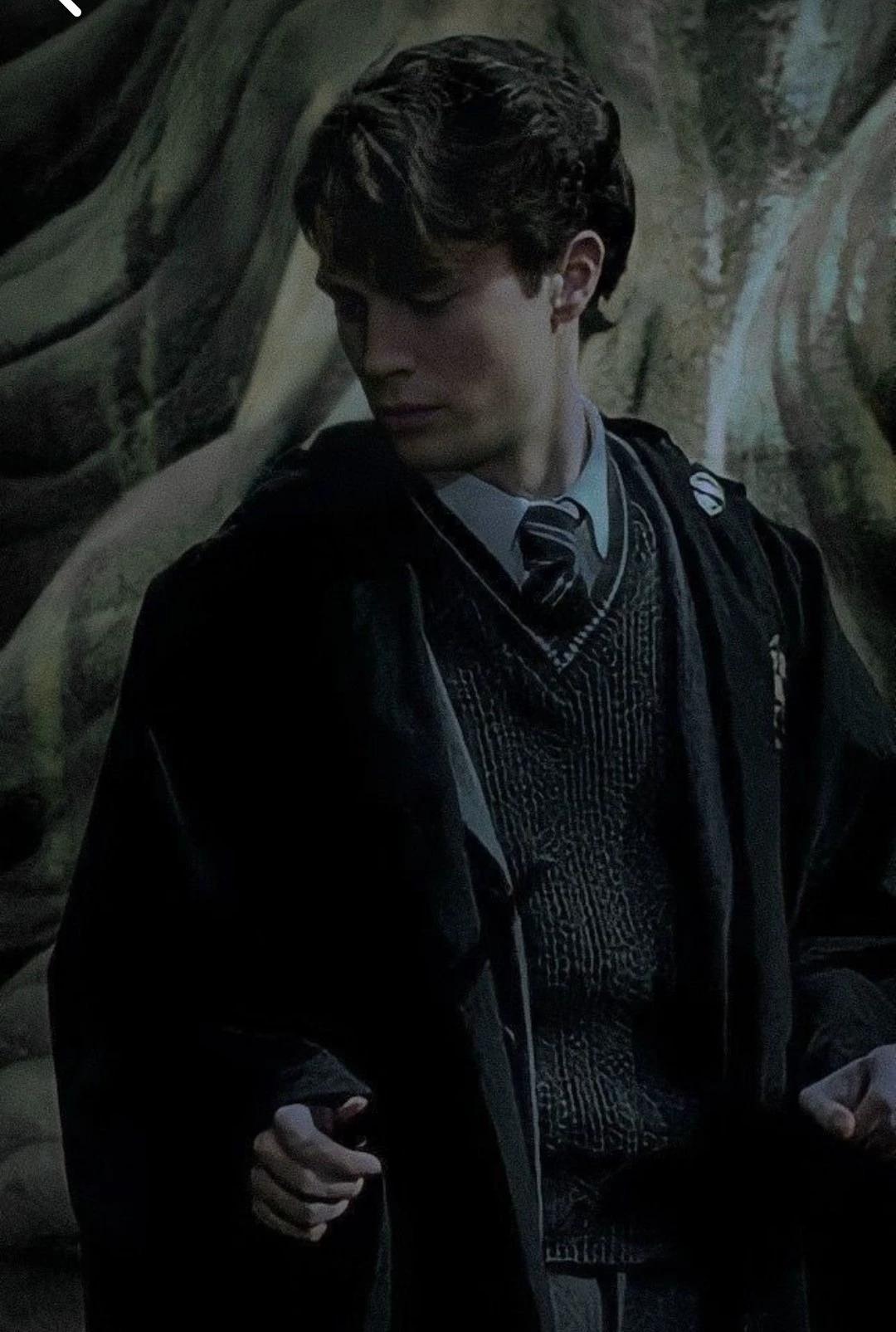 -Tom riddle- thumbnail