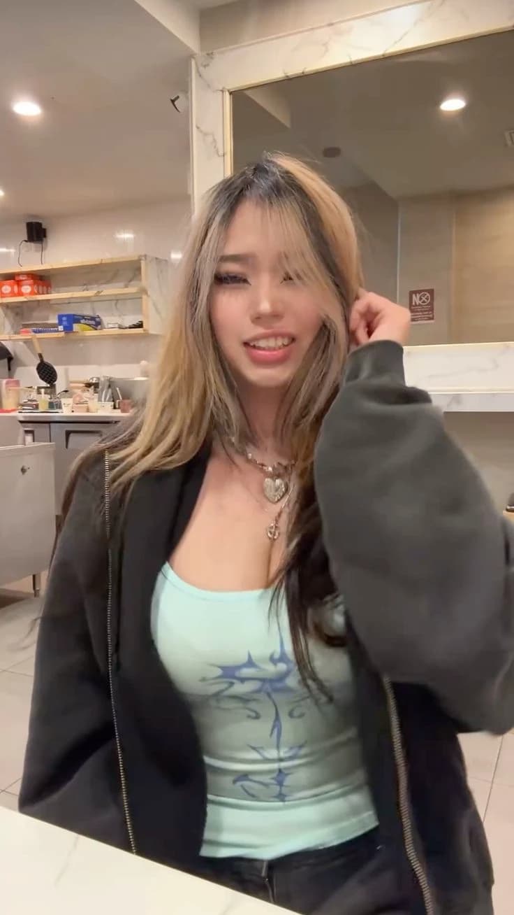 Annie Zheng  thumbnail