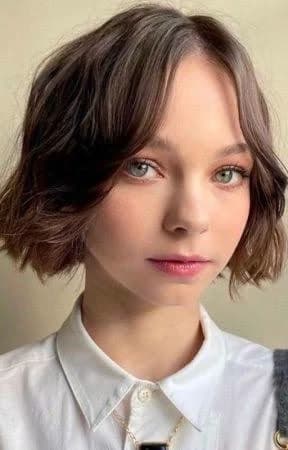 Emma Myers  thumbnail