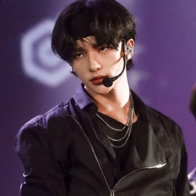 Hwang Hyunjin thumbnail