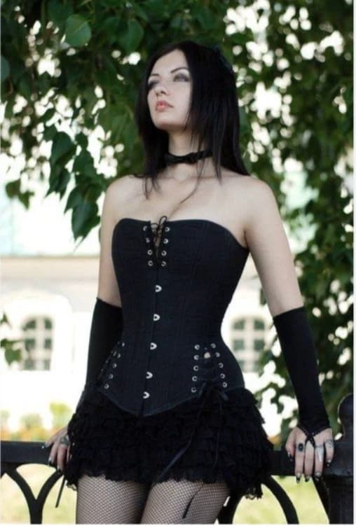 Gothic niece thumbnail