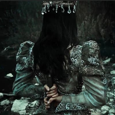 Queen Alia (servant+ queen = forbidden love, lesbian, GL) thumbnail