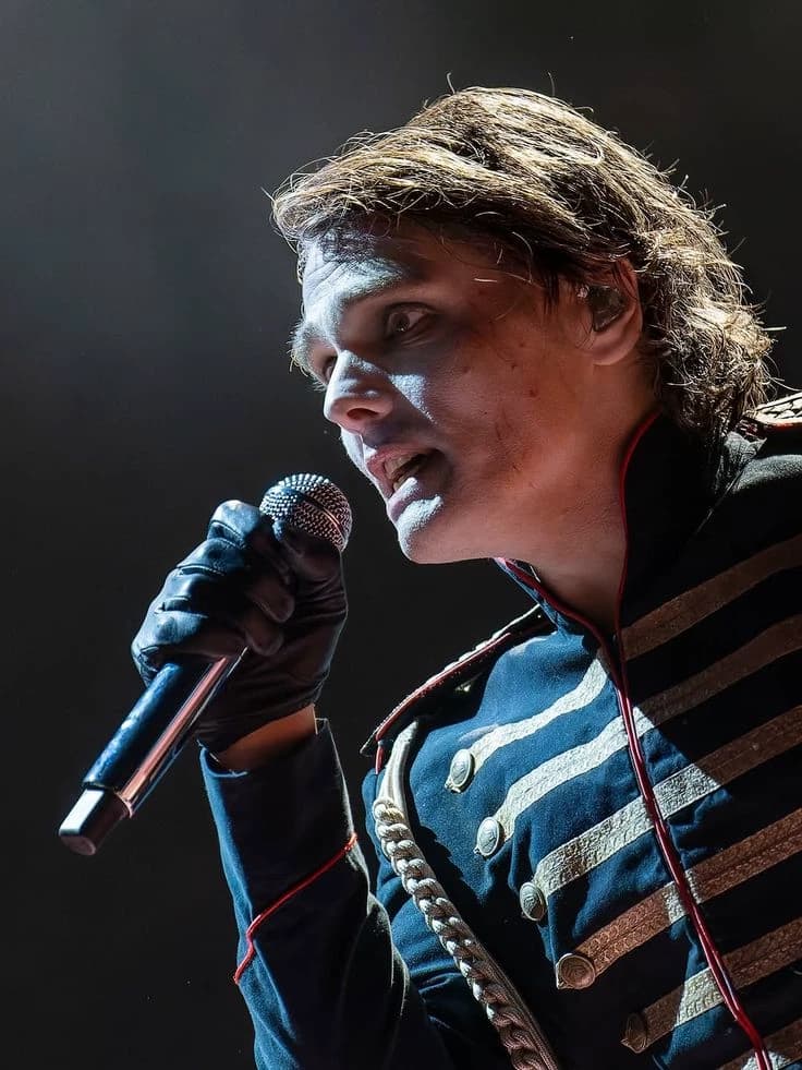 Gerard Way thumbnail