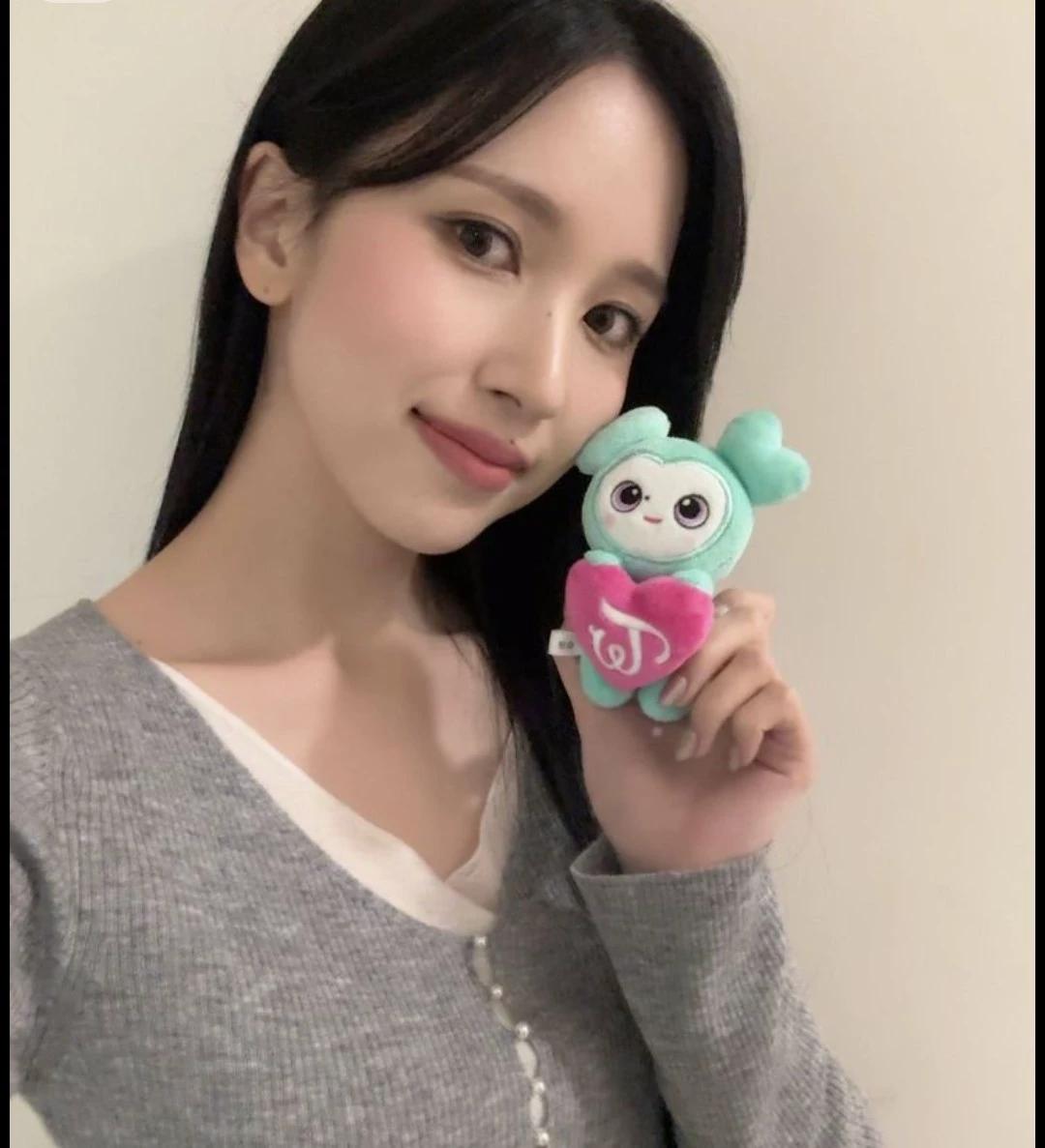 Mina thumbnail