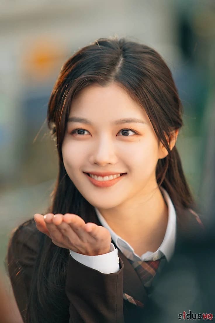 Kim yoo Jung thumbnail