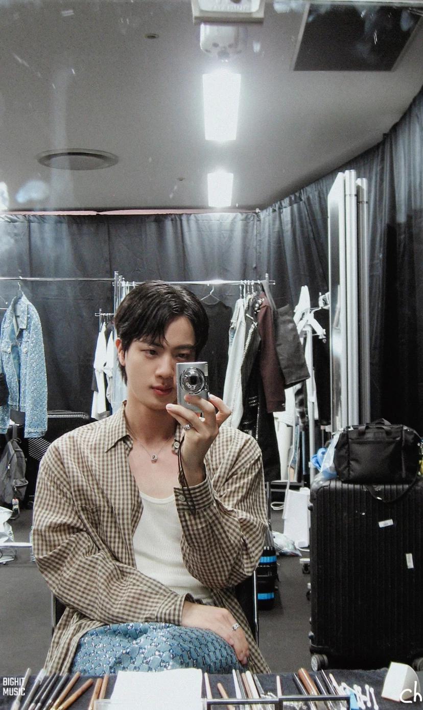 kim seokjin thumbnail