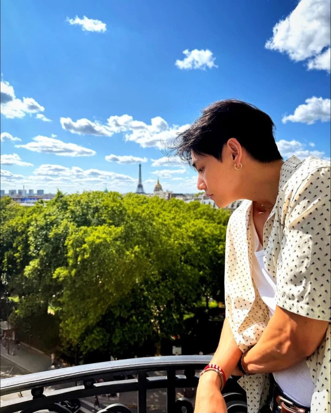 Taehyung (BTS - vacation in France)  thumbnail