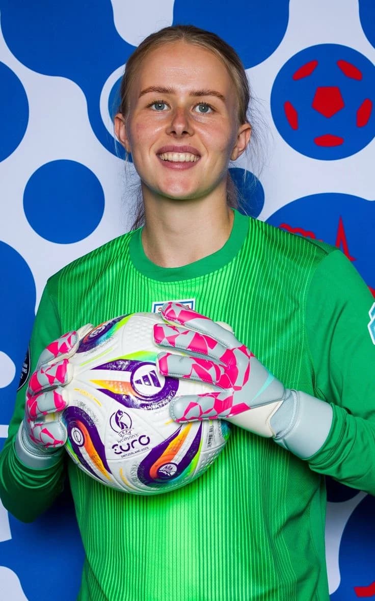 Hannah Hampton thumbnail