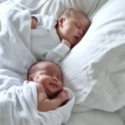 Rafael and Isabela (Twins) thumbnail