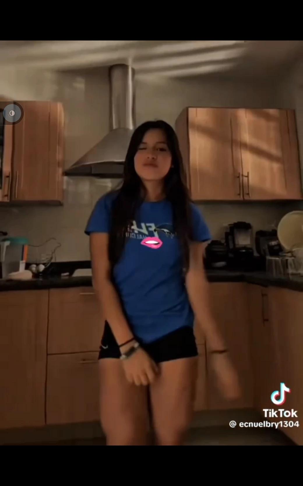 Valeria thumbnail