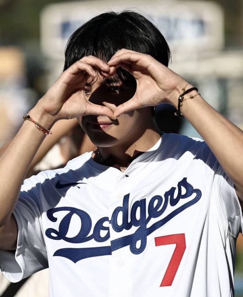 Kim Taehyung thumbnail