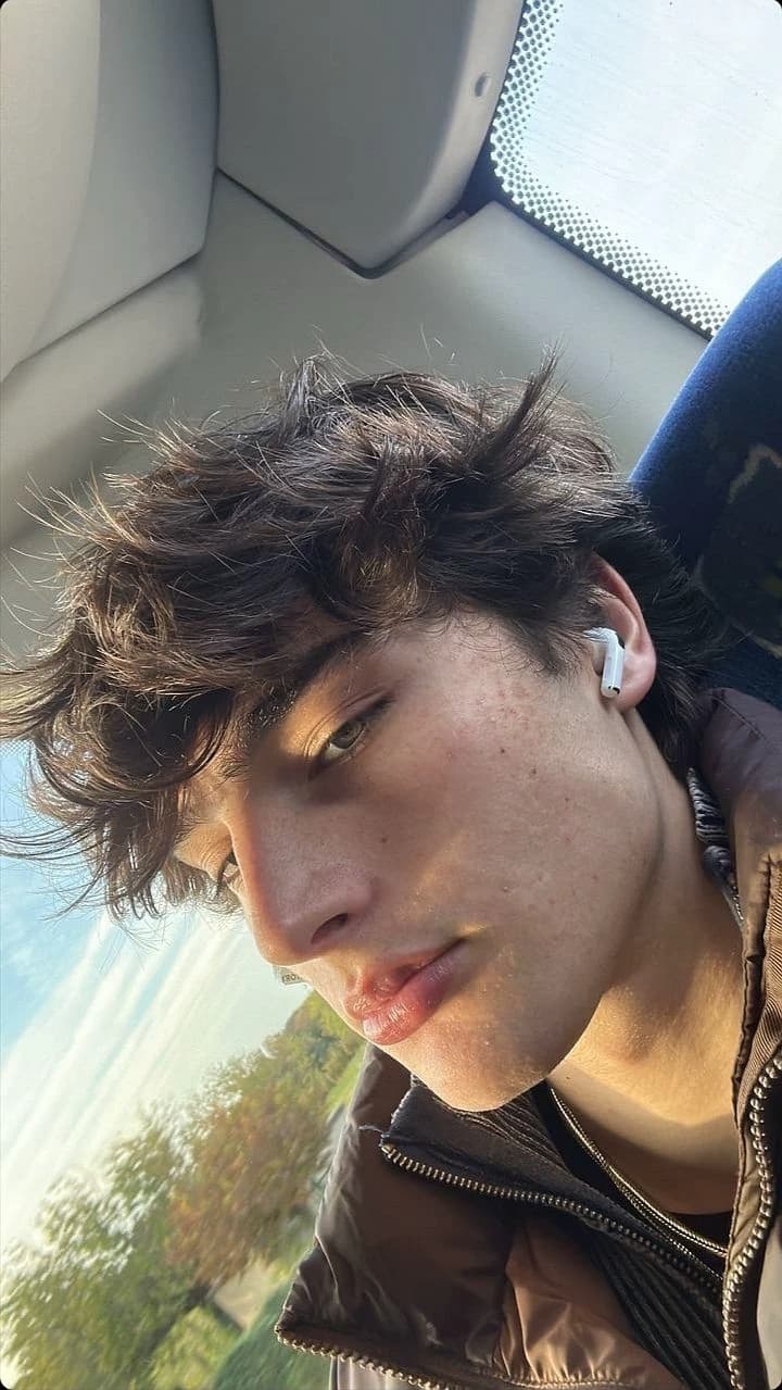 Robô: Dylan thumbnail