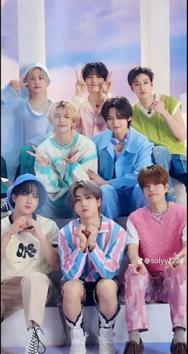 Stray kids thumbnail