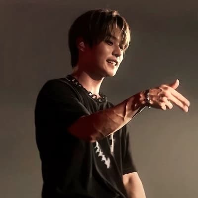 Lee Know thumbnail