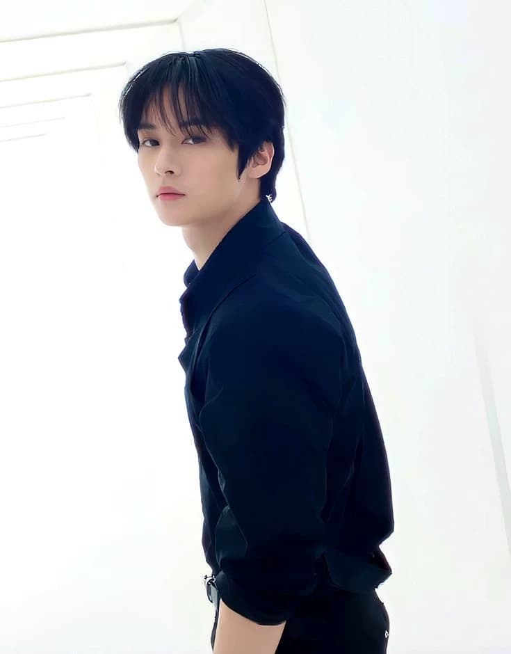 Lee know thumbnail