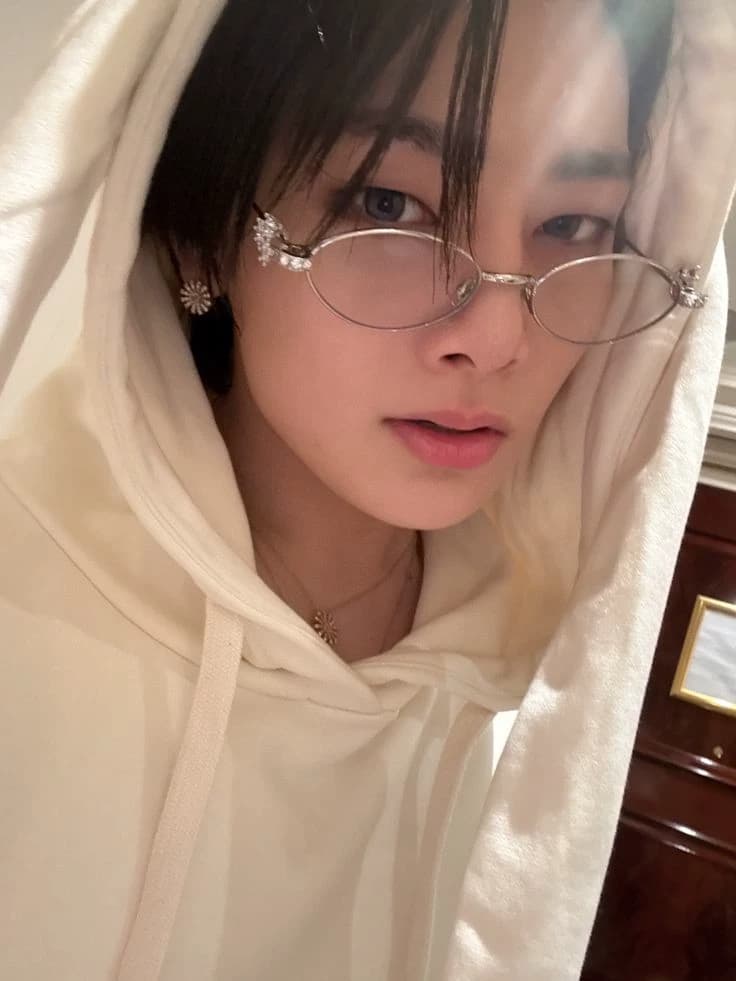 Jeongin thumbnail