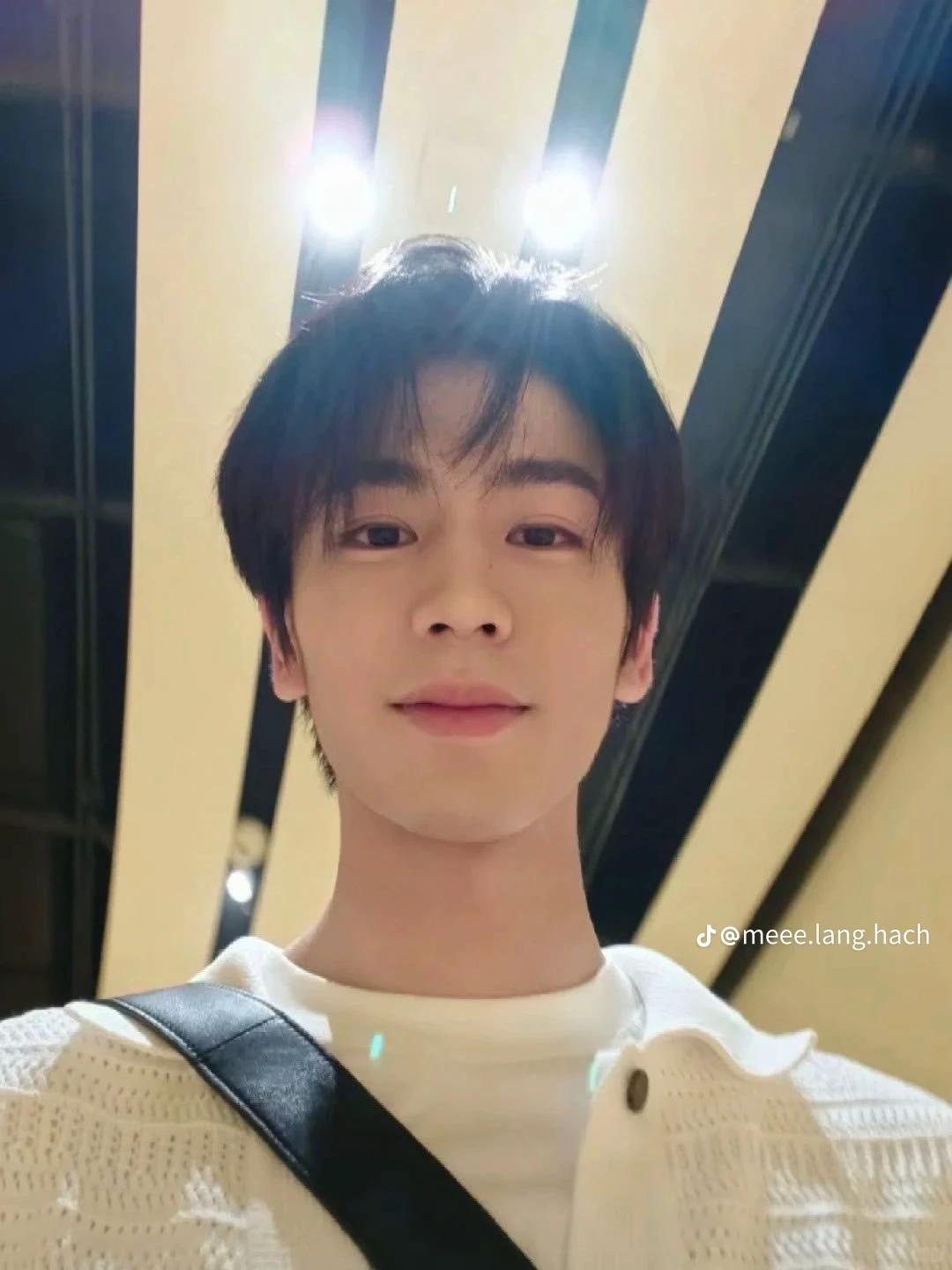 ZhangLingHe thumbnail