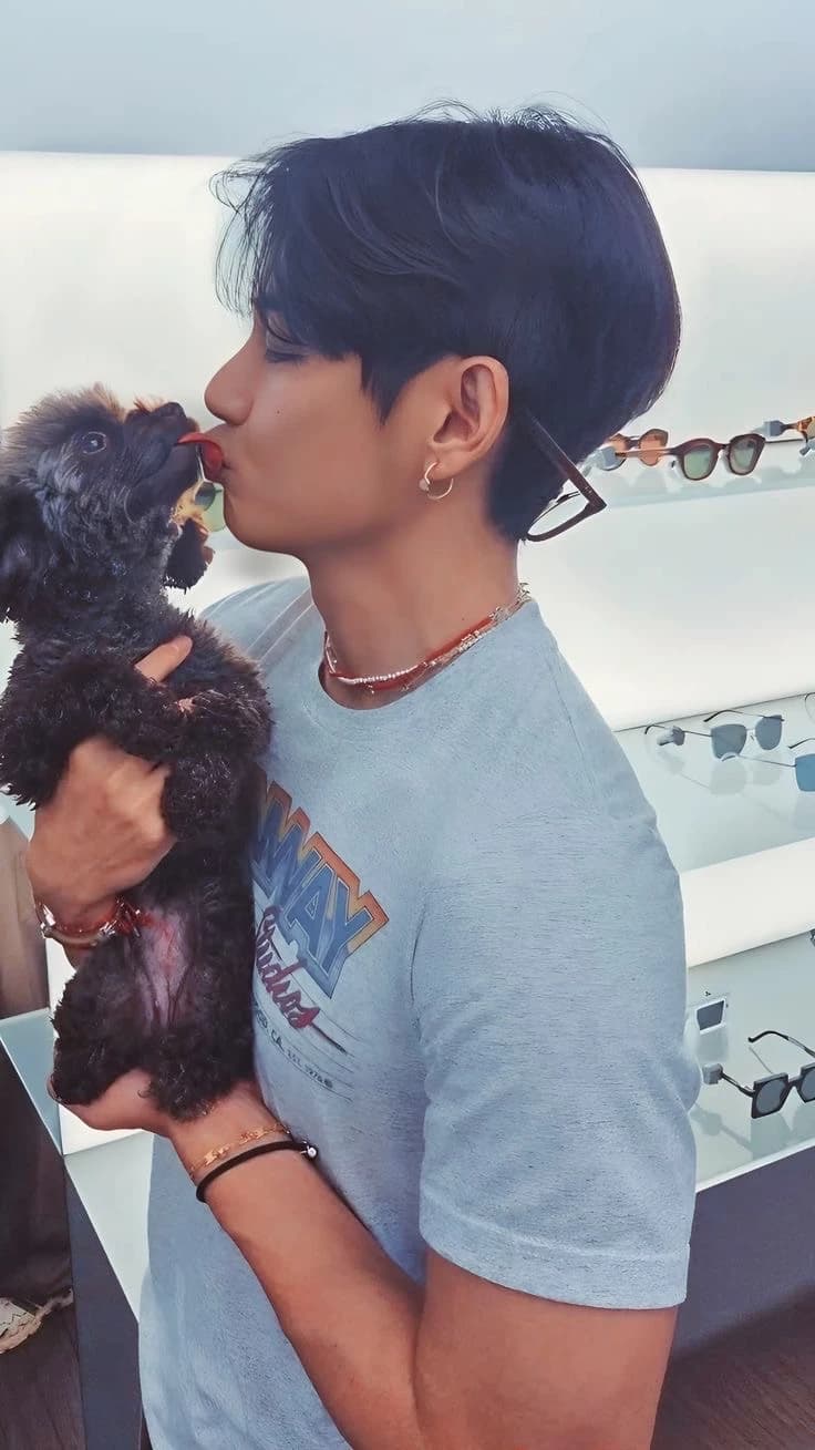 Kim Taehyung thumbnail