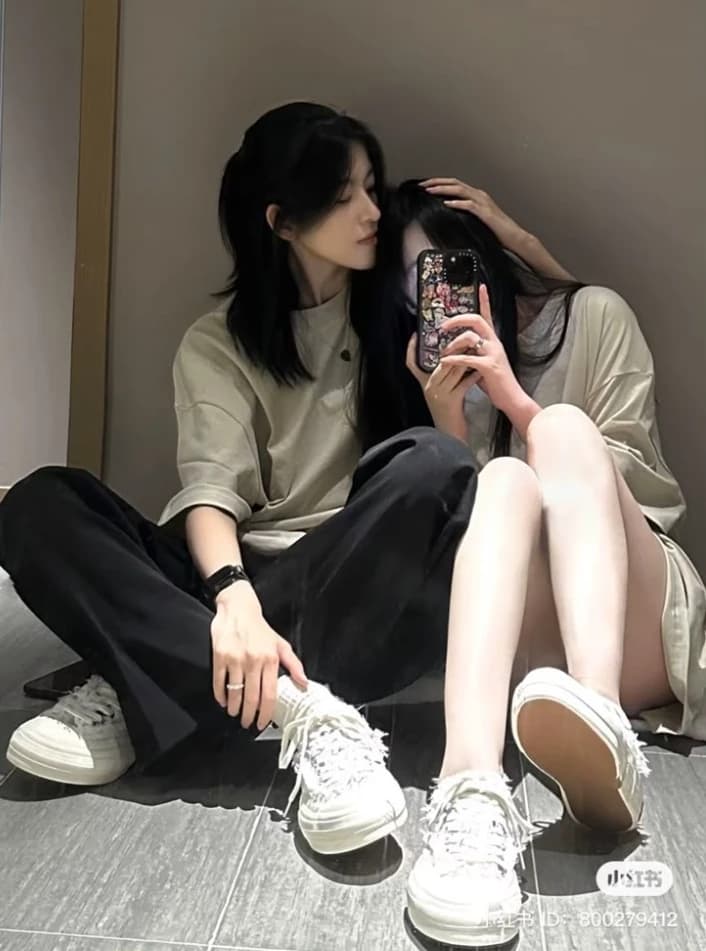 Lesbians thumbnail