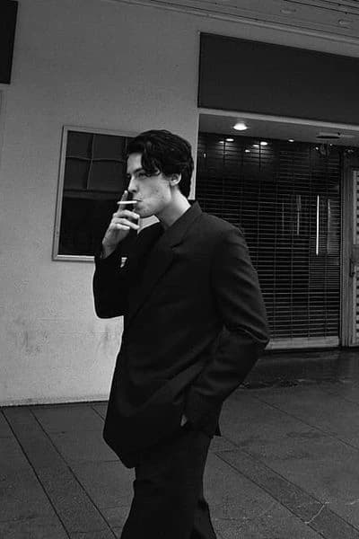 Cole Sprouse. thumbnail