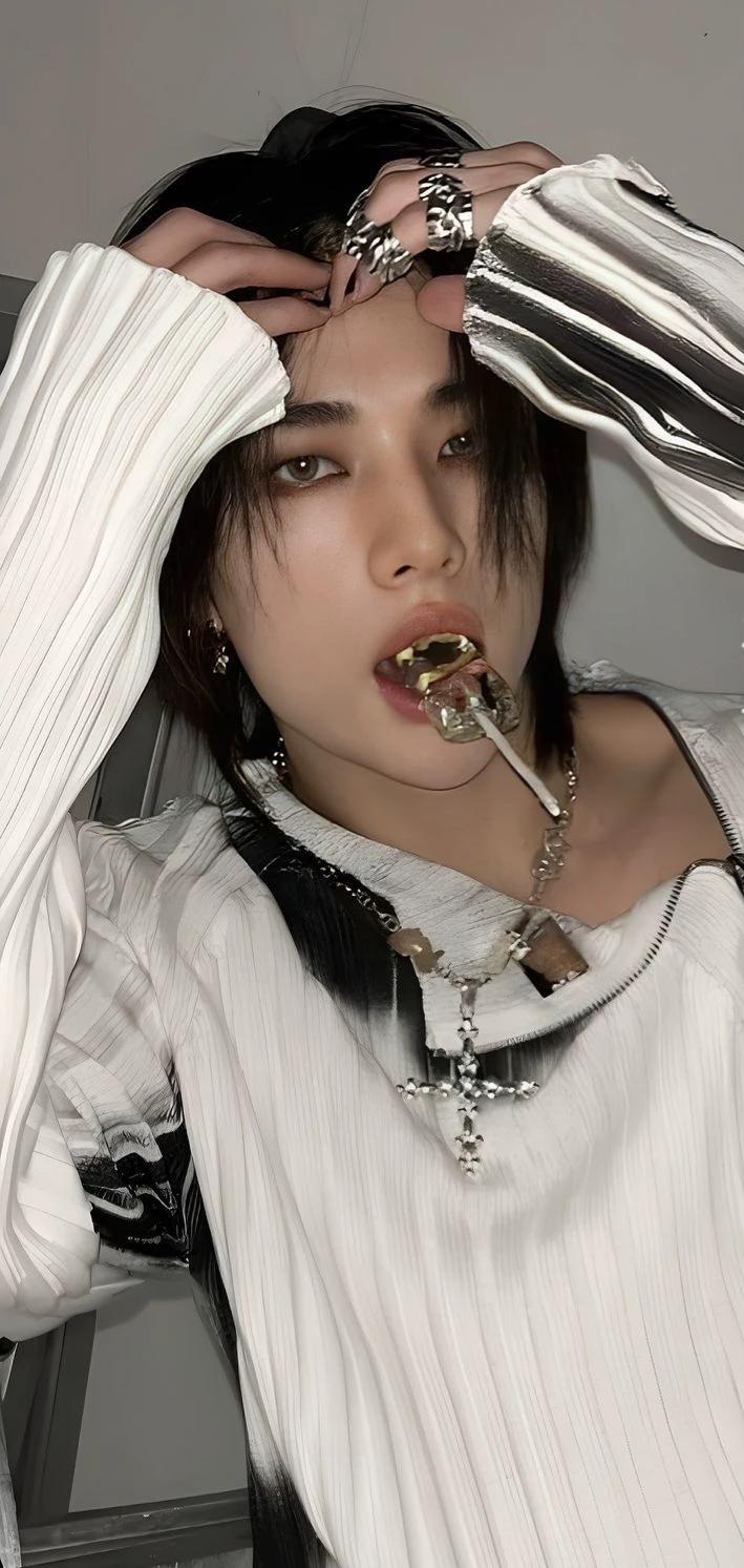 Hwang Hyunjin  thumbnail
