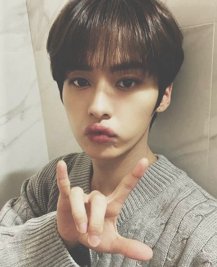 Lee know thumbnail