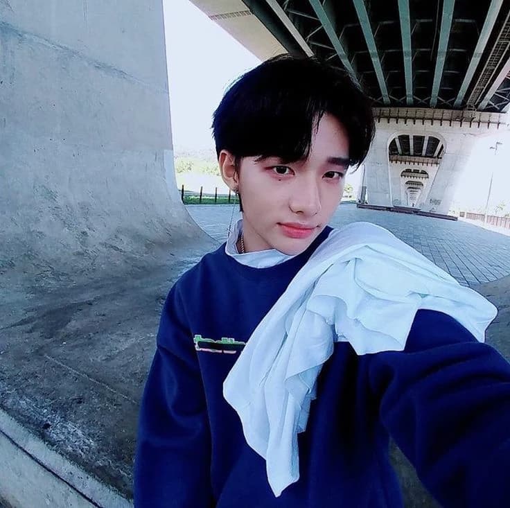 Hwang Hyunjin thumbnail