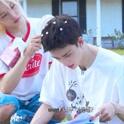 Hwang Hyunjin thumbnail