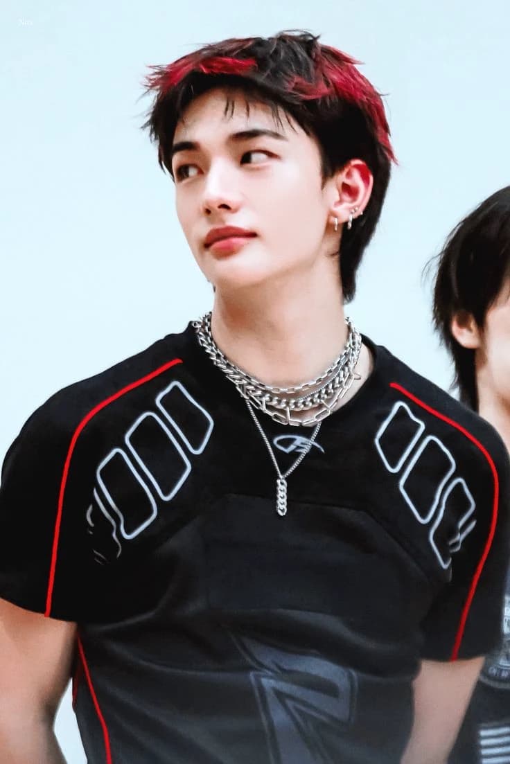 Hwang Hyunjin thumbnail