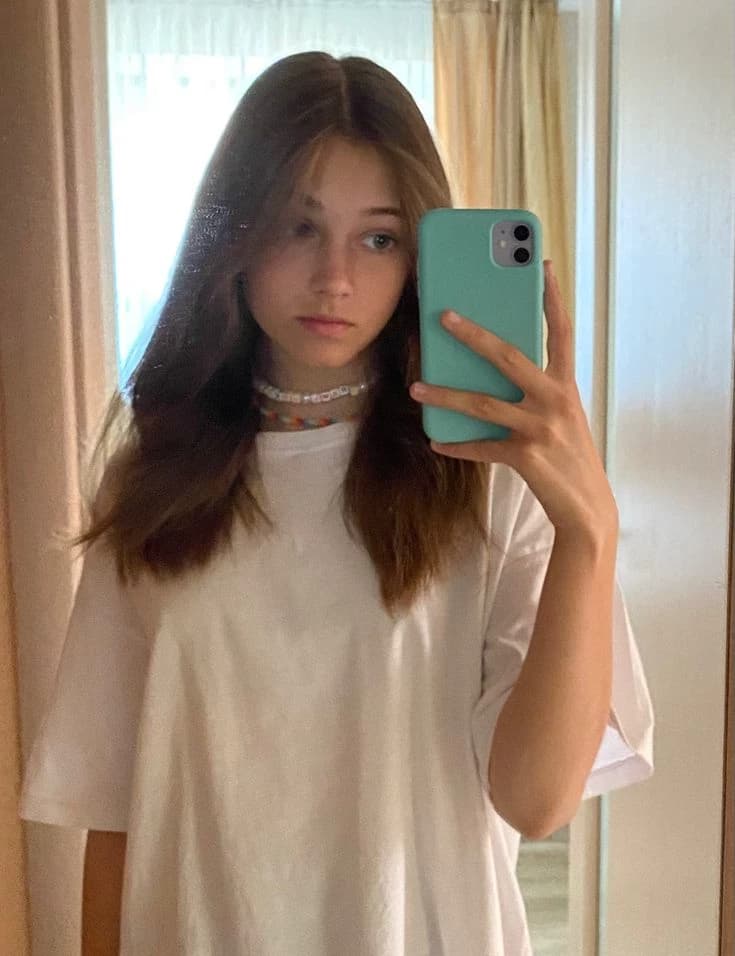Mia thumbnail