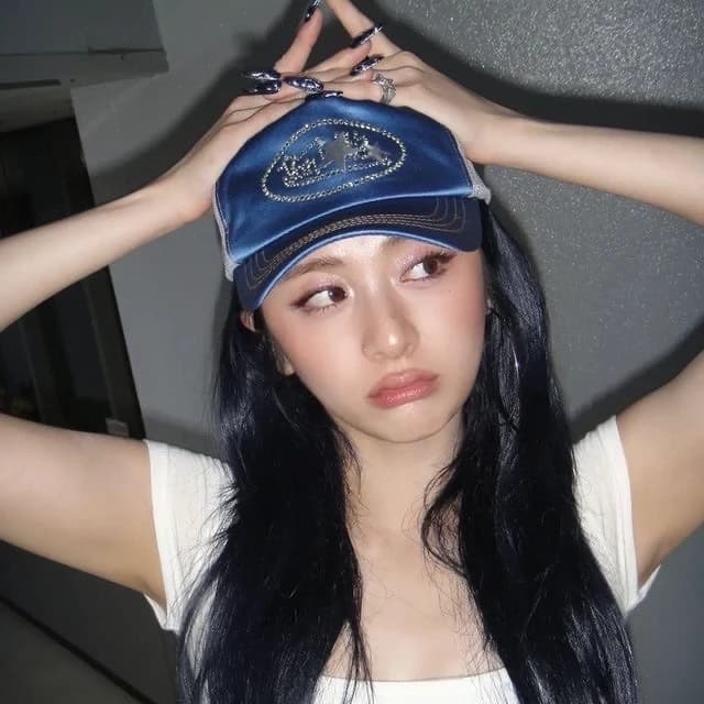 Huh Yunjin thumbnail
