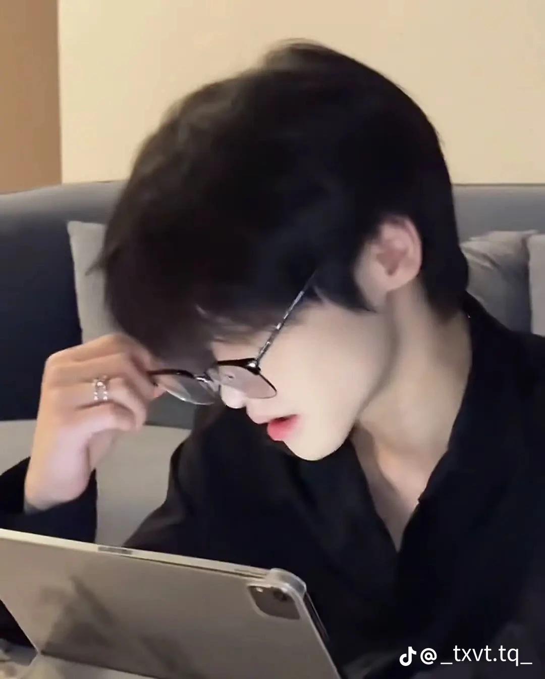 You childhood- Hatashi thumbnail